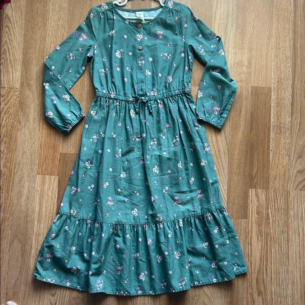 Oshkosh girls, long dress size 8/8A pet free smoke free home